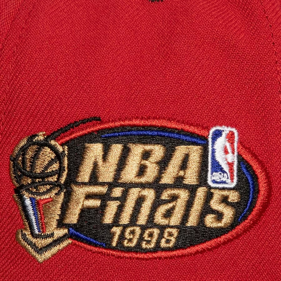M&N Crown Jewels Pro Snapback Chicago Bulls
