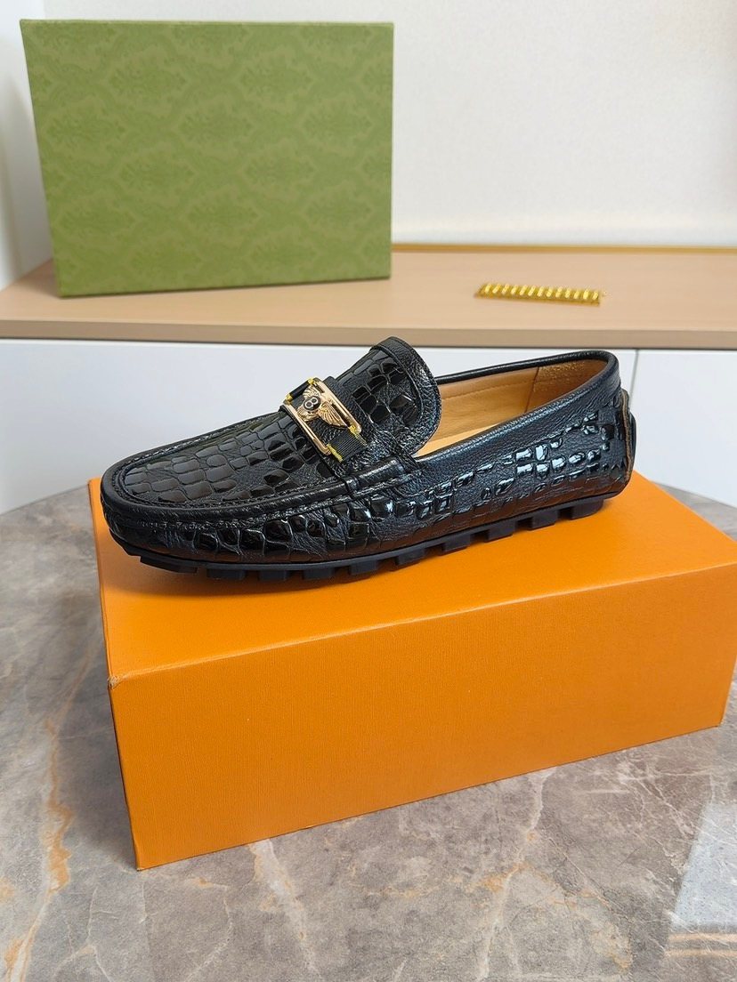 Men's Black Embossed Buckle Loafers