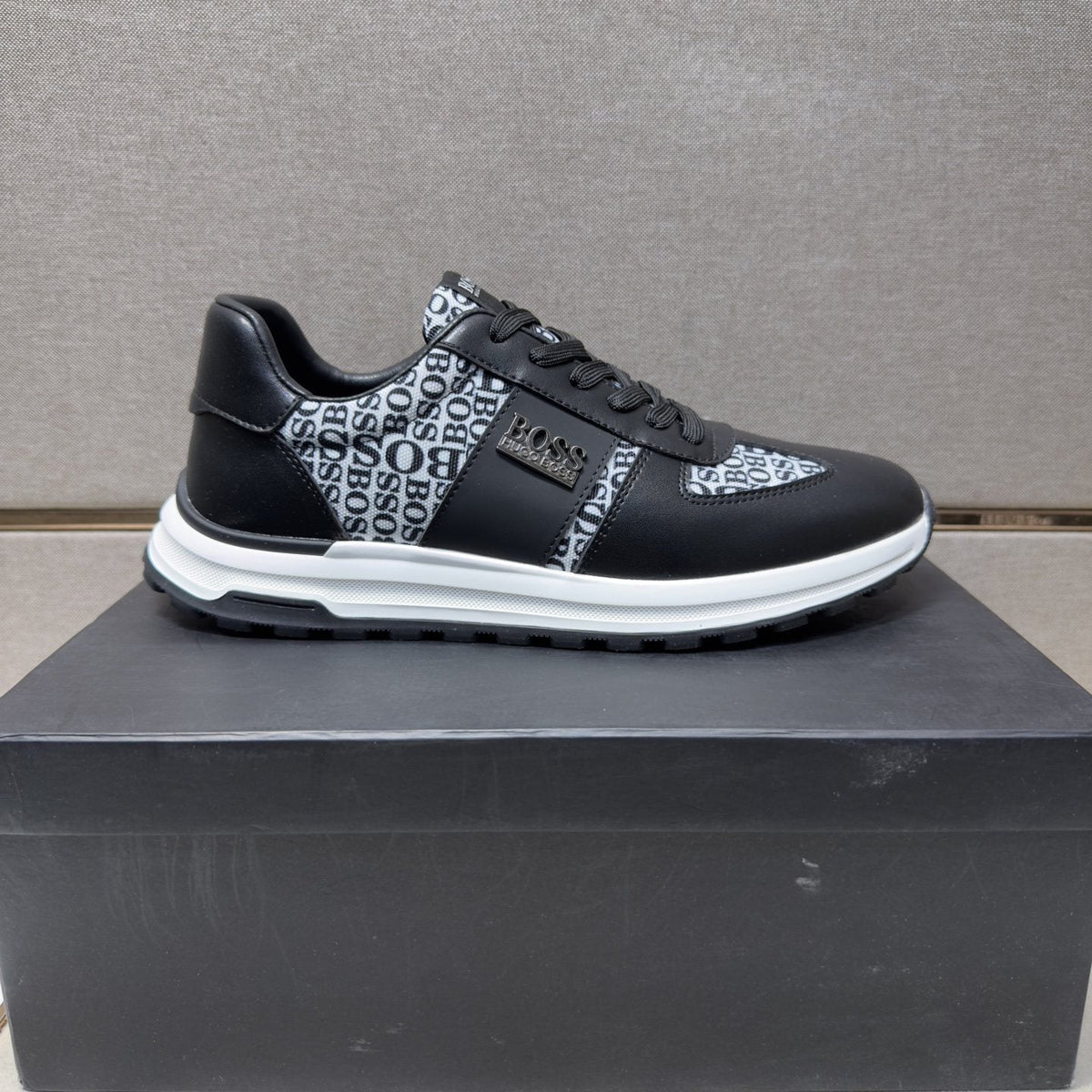 Hugo Boss Contrast-Panel Low-Top Sneakers