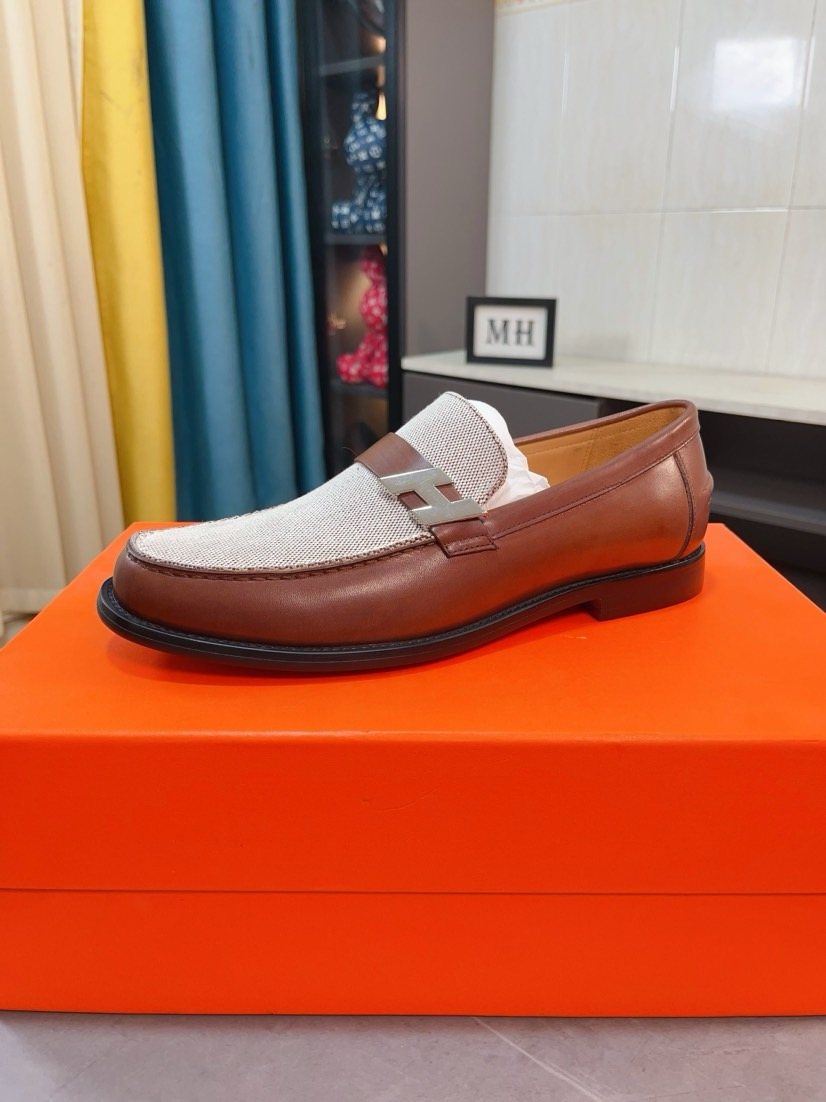Hermès Textured Contrast-Trim Loafers